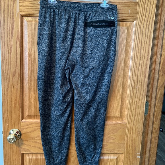 AE Men’s Joggers - Picture 3 of 3